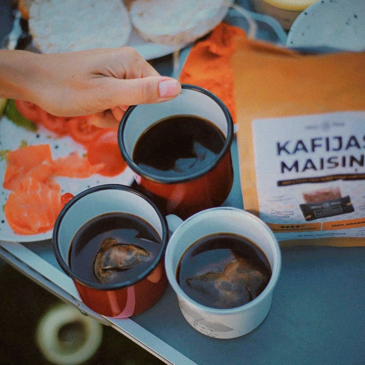 waycoffee maltas kafijas maisiņi dabā ar draugiem
